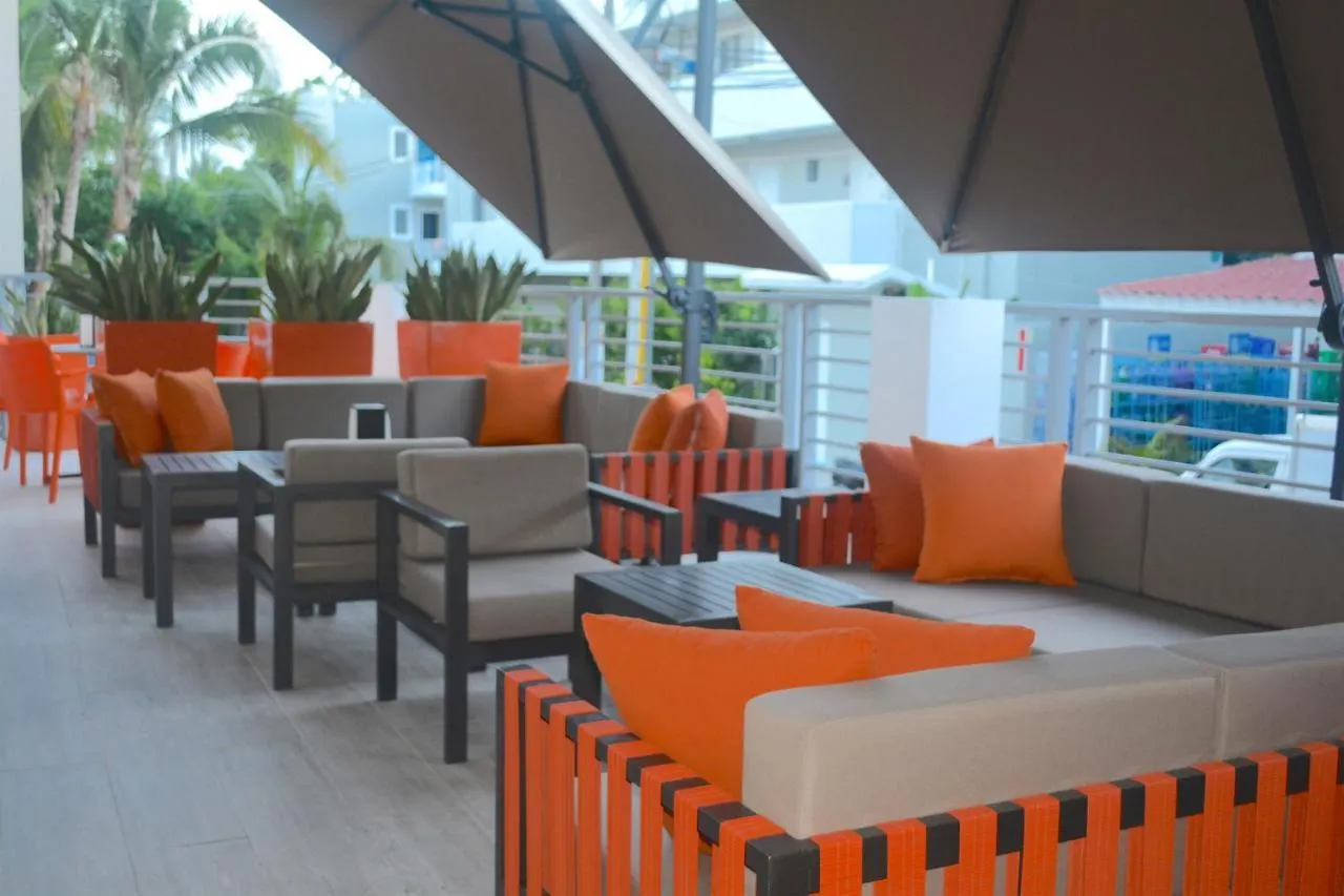 Tropicana Suites Deluxe Beach Club & Pool - Playa Los Corales Otel