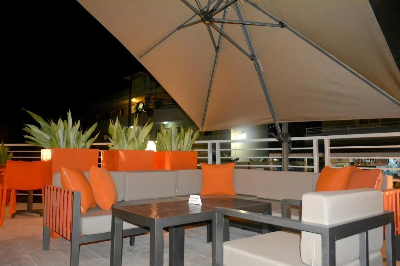 Tropicana Suites Deluxe Beach Club & Pool - Playa Los Corales
